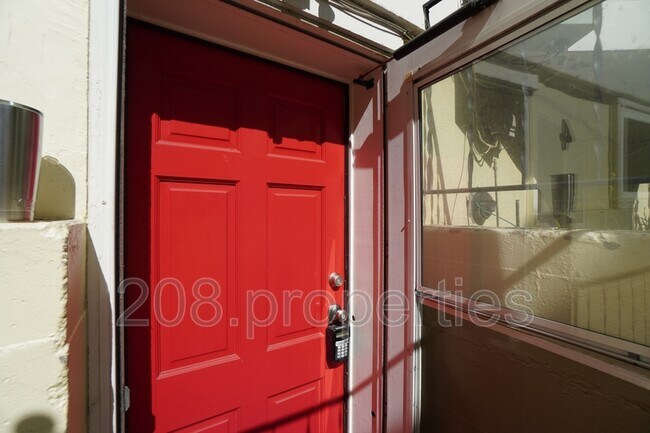 Foto del edificio - 2506 Woodlawn Ave