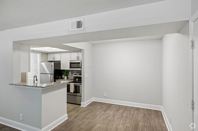 2BR, 1BA - 900SF - Kitchen And Dining Room - Vue at 1400