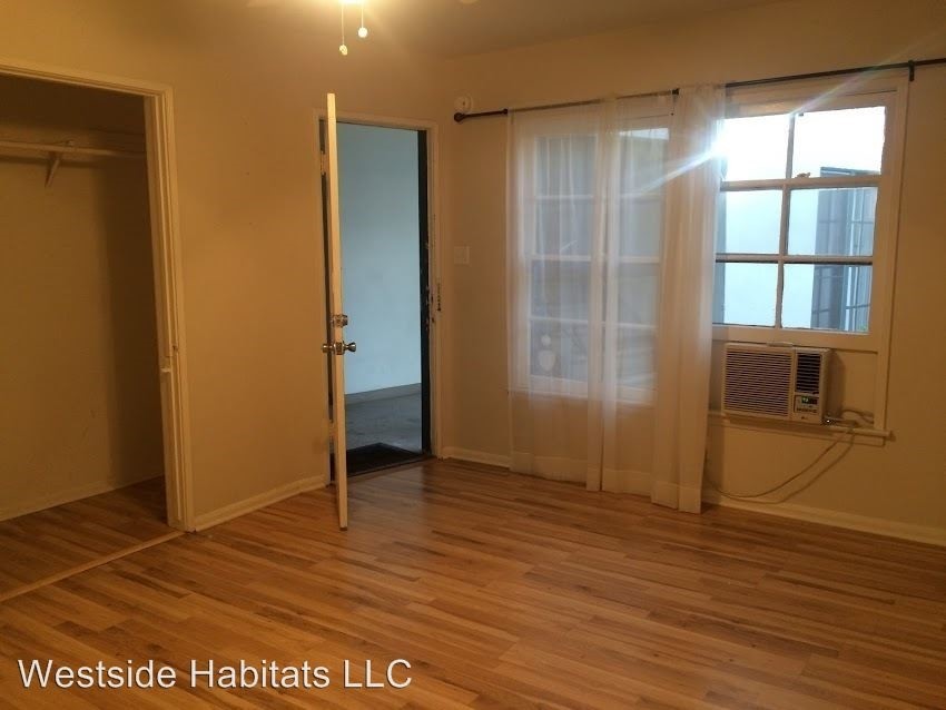Foto principal - 1645 S Beverly Glen Blvd