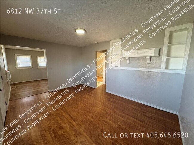 Foto del edificio - 6812 NW 37th St