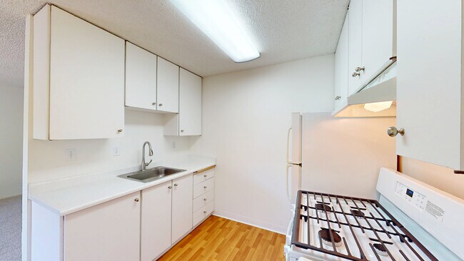 Foto del edificio - 998 Ignacio Blvd