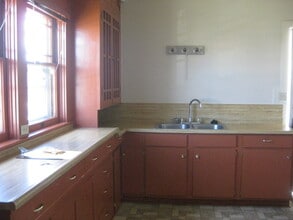 Building Photo - 544 Roberts St