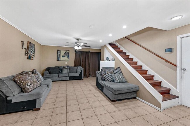 Building Photo - 4109 Lechenger St