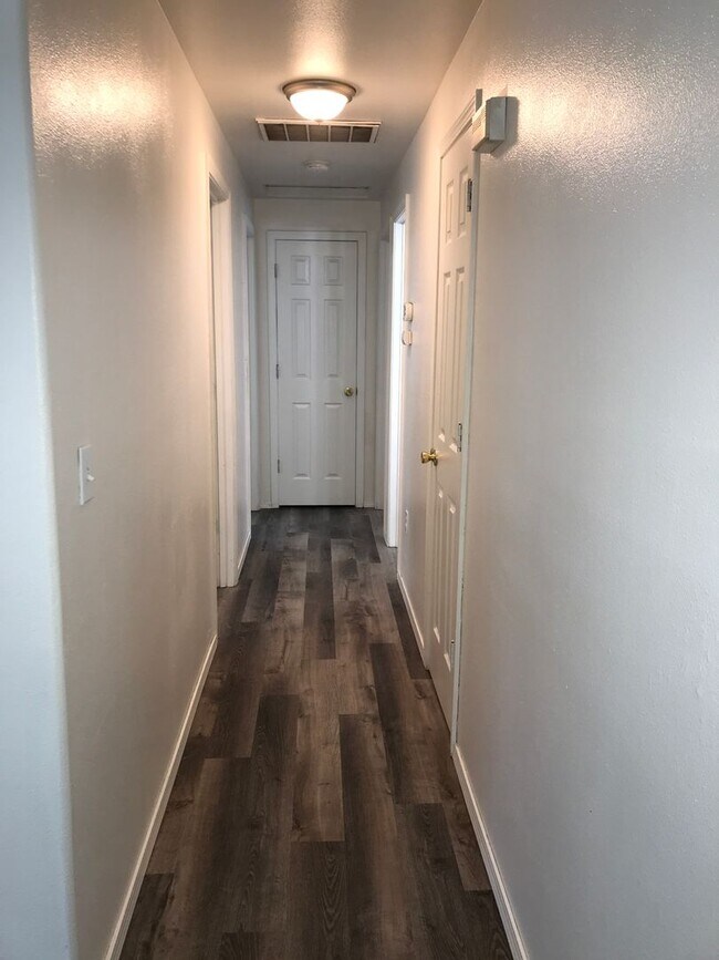 Foto del edificio - 1/2 OFF FIRST FULL MONTHS RENT!!