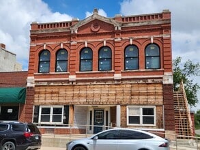 Building Photo - 113 E Main St