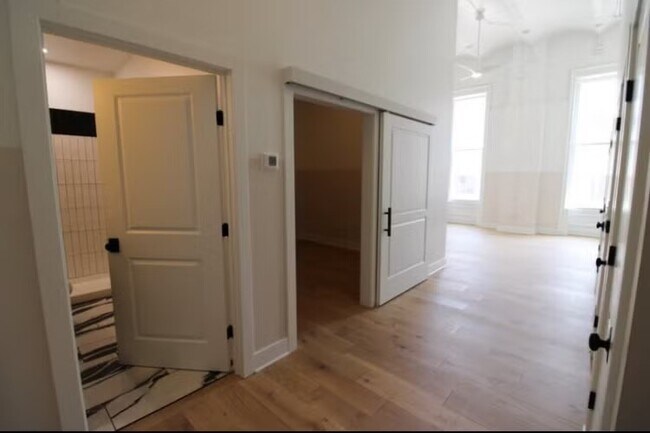 Foto del edificio - 30 W Broad St