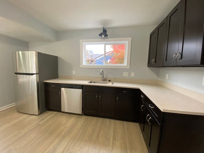 Building Photo - Newly Remodeled 2 Bedroom 2 Bathroom Home ...