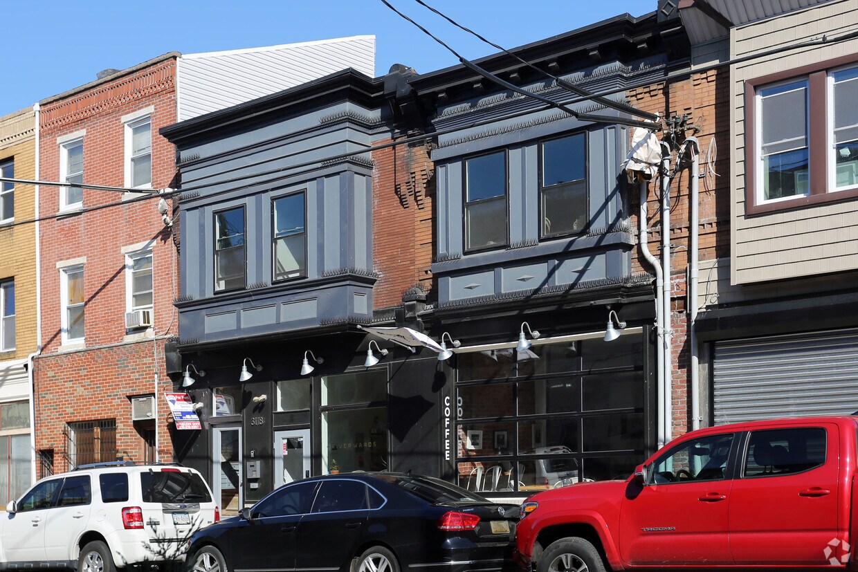 Building Photo - 3118-3120 Richmond St