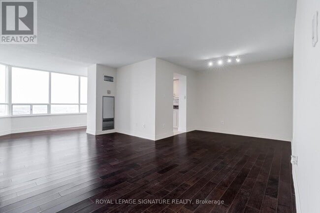 Building Photo - 550 Webb Dr