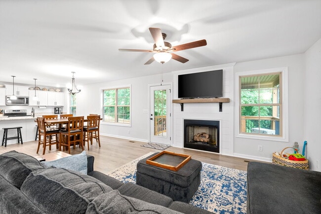 Building Photo - 1082 Winesap Rd
