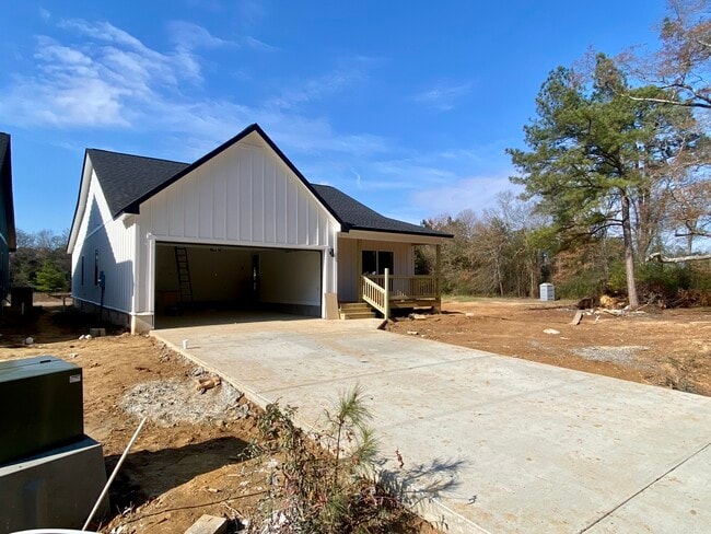 Building Photo - 230 Sylvan Rd