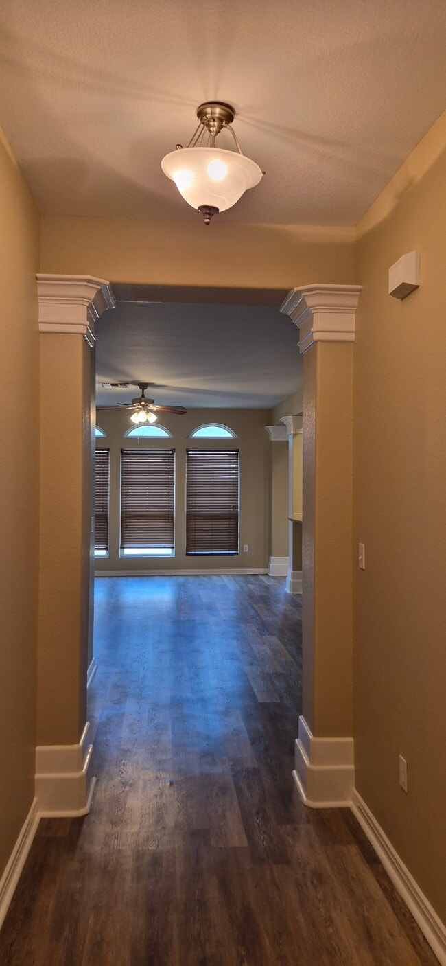 Building Photo - 1705 Barlow