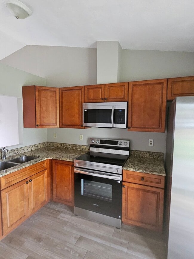Building Photo - UCF Remodeled Duplex