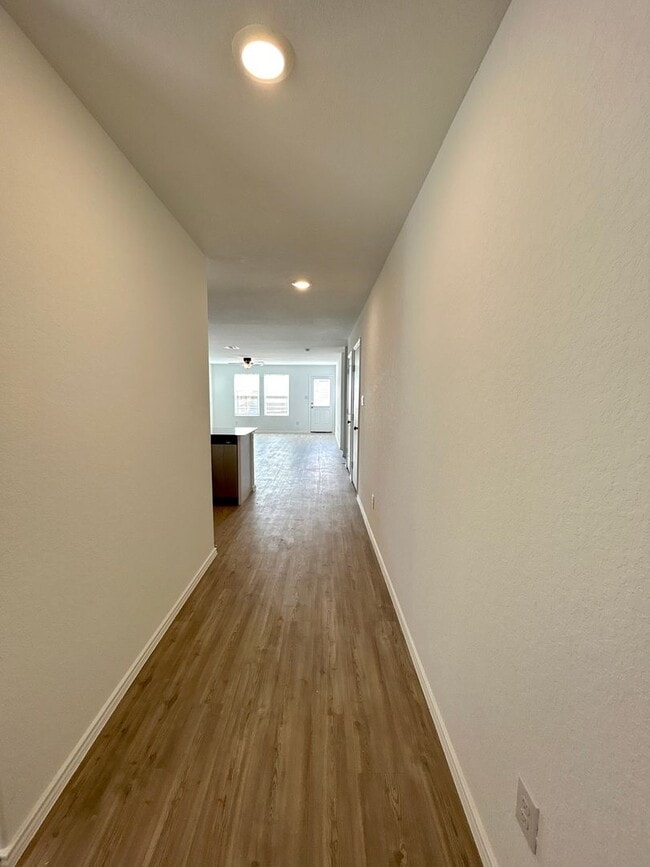Building Photo - Bulverde Tx/ Beautiful Hidden Trails Subdi...