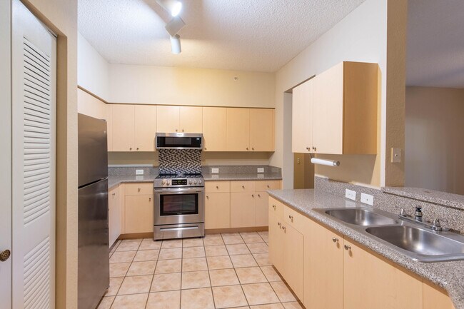 Building Photo - 340 Crestwood Cir