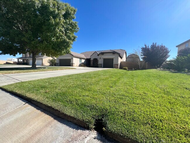 Foto del edificio - 41530 Yew St