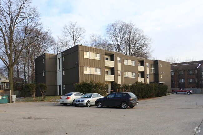 Primary Photo - 90 Country Hill Dr