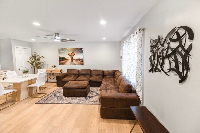 Foto del edificio - 8354 Adams St