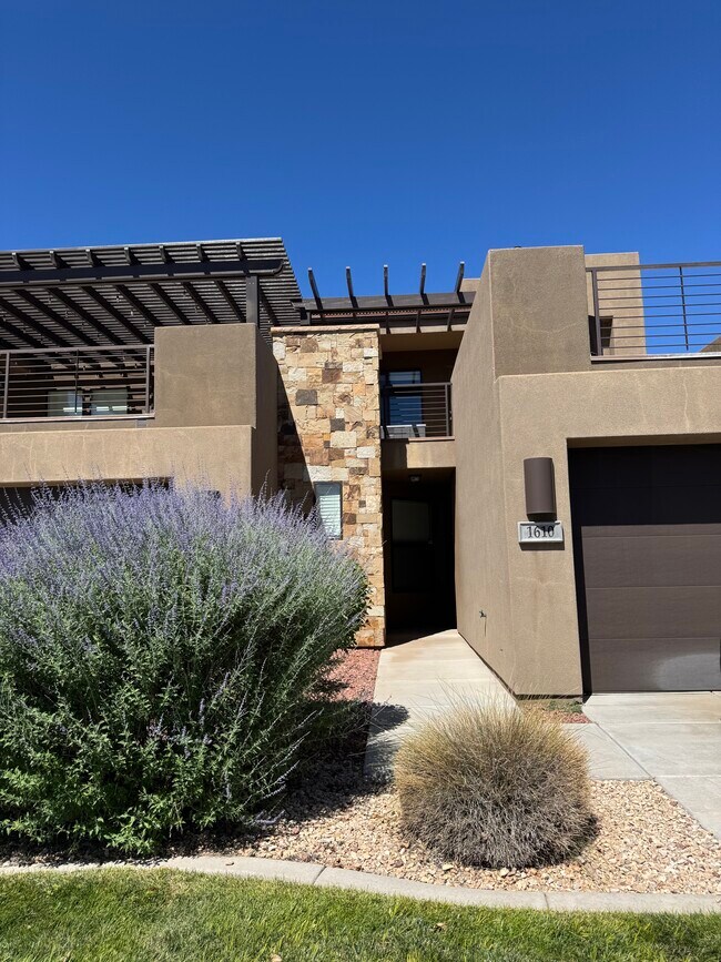 Foto del edificio - 1610 W Canyon Tree Dr