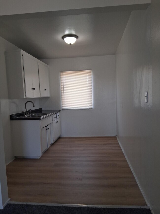 Foto del edificio - 11256 Raymond Ave