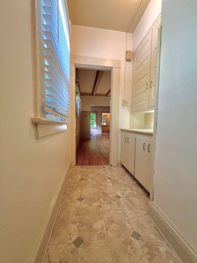 Foto del edificio - Stunning Vintage 2 Bed 1 Bath in NW 23rd!