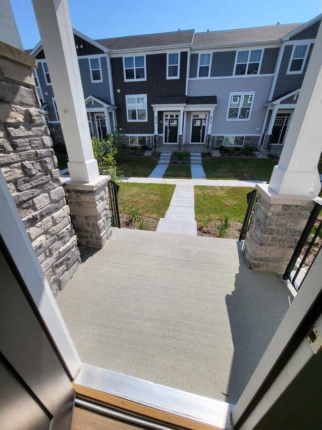 Building Photo - 588 Wolverine Dr