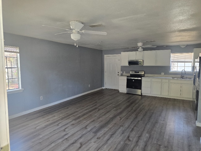 Building Photo - 666 FM356