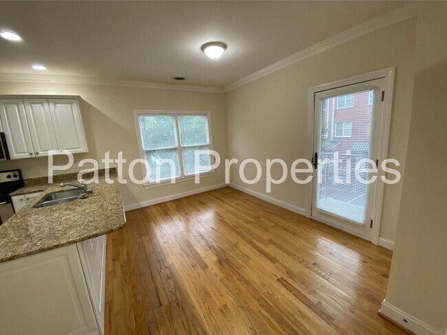 Foto del edificio - 1308 Pulaski St