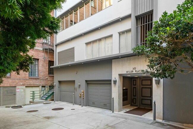 Foto del edificio - 30 Miller Pl