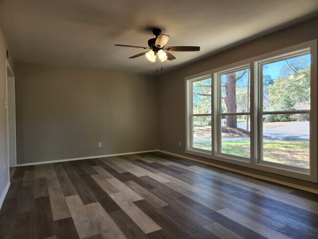 Building Photo - Charming 3-bedroom, 1-bathroom home on a half acre lot on the Southside!