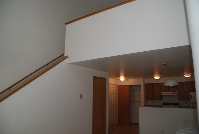 850SQFT LOFT 5 - 11314 25th Ave NE