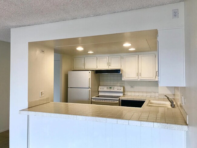 Building Photo - 4944 Cass St