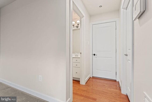 Building Photo - 9152 Kenway Ln