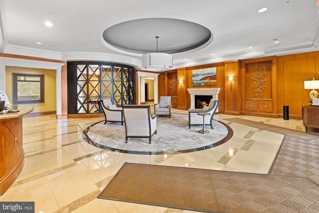Building Photo - 8220 Crestwood Heights Dr