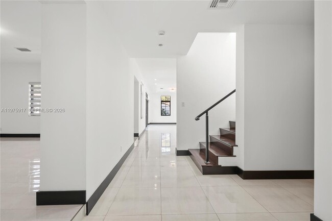 Foto del edificio - 519 Alhambra Cir