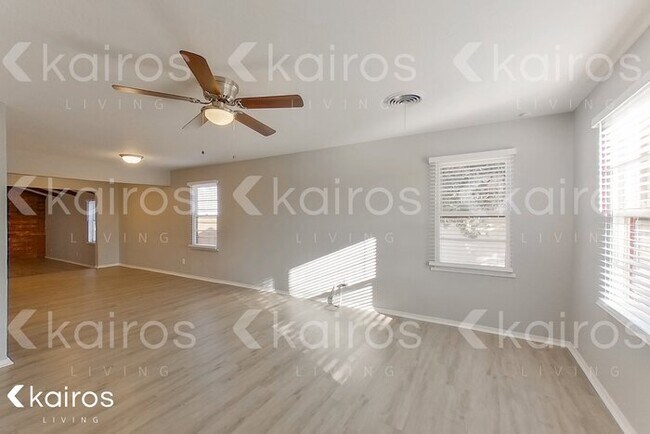 Foto del edificio - 4922 Parker St