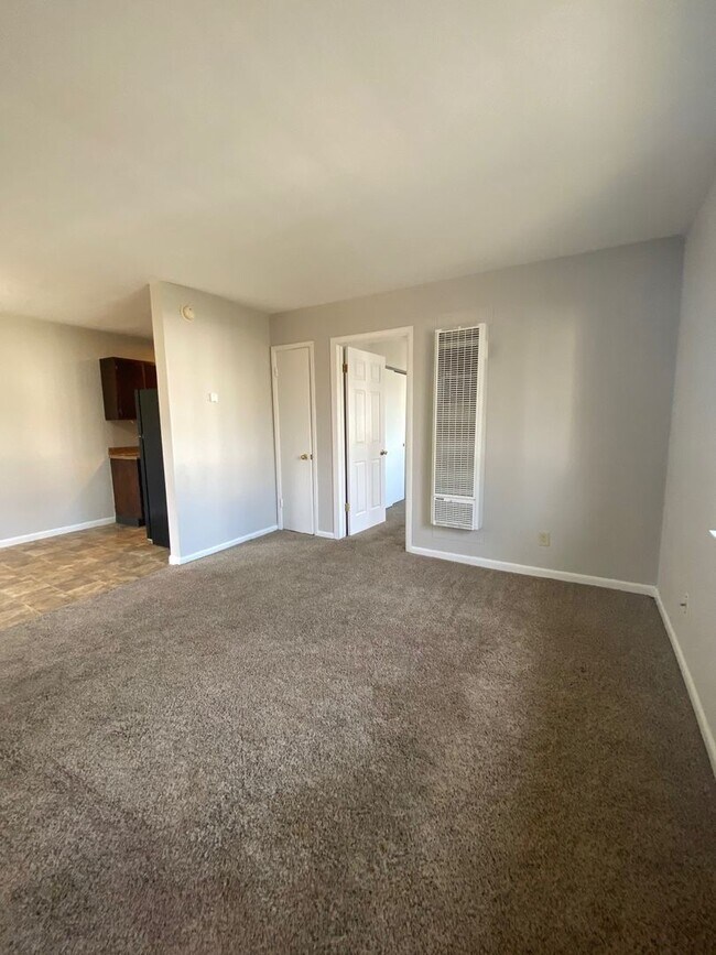 Building Photo - Charming 1Bed/1Bath Apartment with Washer/...