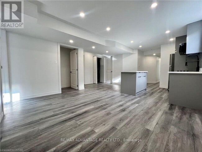 Building Photo - 901 Lennon Wy