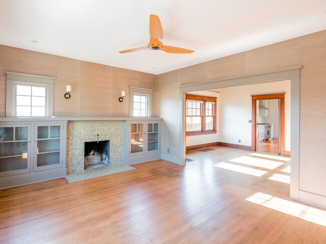 Building Photo - 4307 N Borthwick Ave