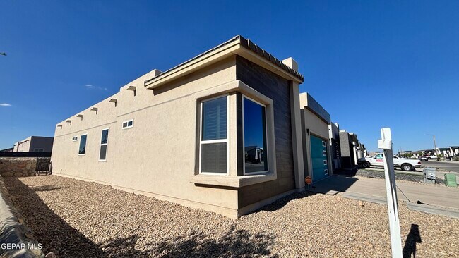 Foto del edificio - 12301 Desert Pine Ave