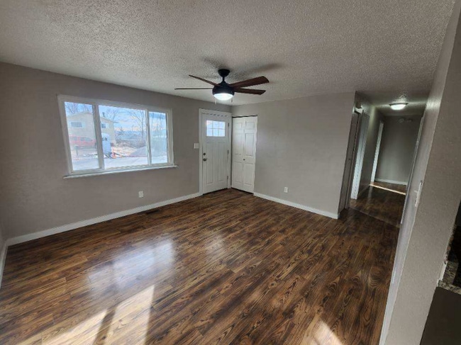 Building Photo - 2050 Del Mar Dr