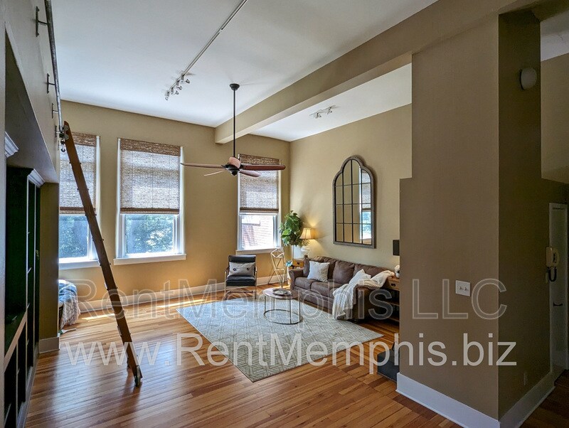Primary Photo - 519 S Edgewood St