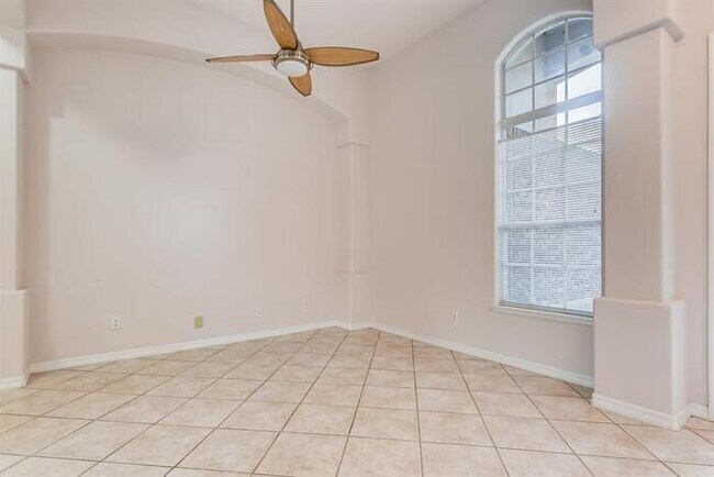 Building Photo - 12035 Summerspring Lakes Dr