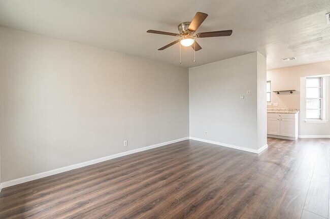 Building Photo - 5803 Woodhollow
