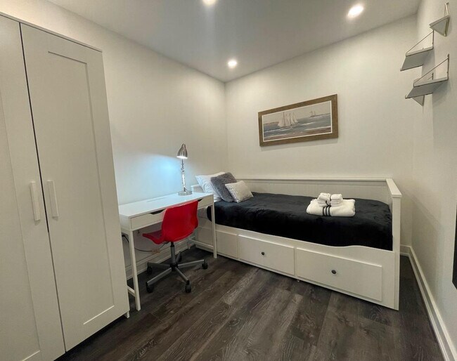 Building Photo - 120 Fort York Blvd