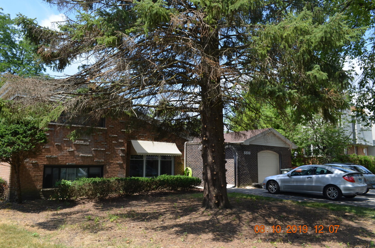 Primary Photo - 8816 Moody Ave