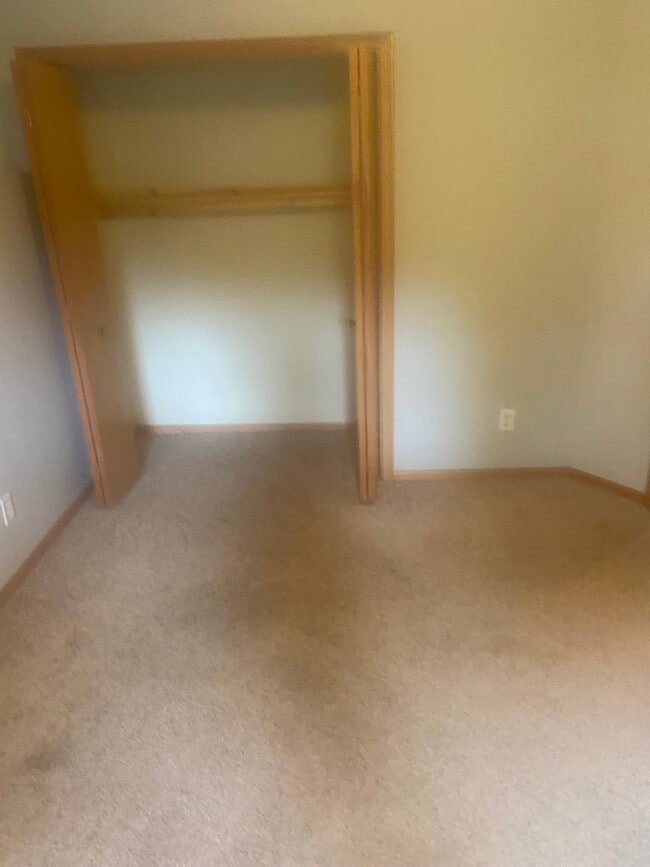 Building Photo - 501 Creekside Dr