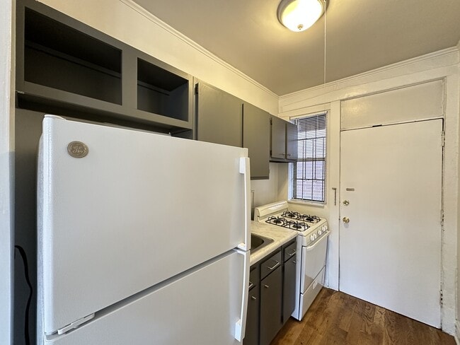 Foto del edificio - 644 W Barry Ave