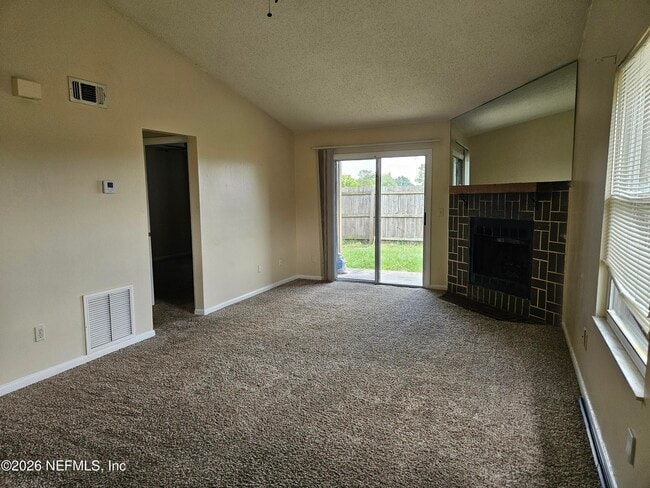 Building Photo - 1456 Gifford Ave