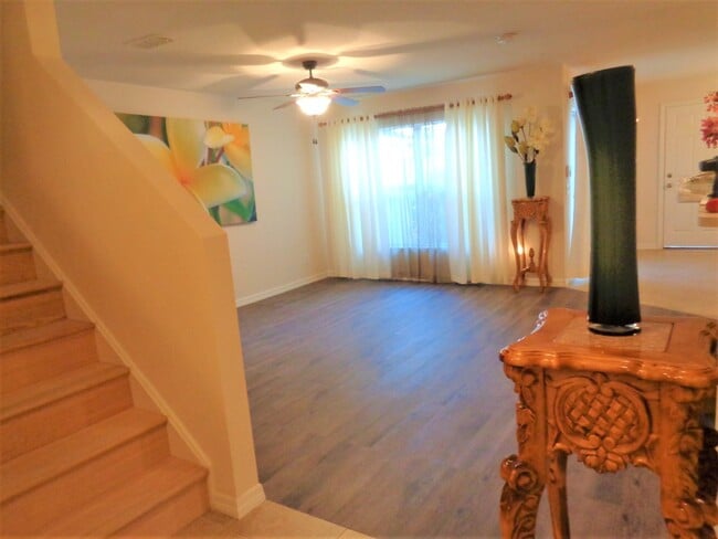 Building Photo - 1636 Pointe W Wy